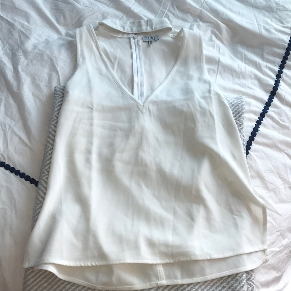 Tobi white v-neck shirt